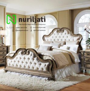 Tempat Tidur Ukir Jati Model Klasik 030