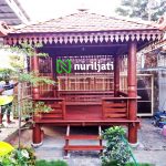 Gazebo Kayu Model Tiang Bubutan Mewah