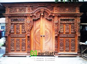 Pintu Rumah Ukir Gebyok Panjang Lima Meter