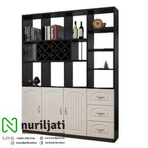 Sekat Pembatas Ruangan Kayu Cat duco