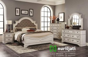 Set Ranjang Tidur Klasik Model Minimalis