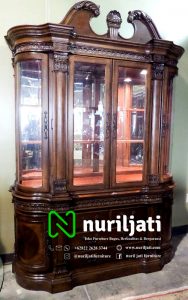 Lemari Hias Ukir Coklat Kaca Lengkung
