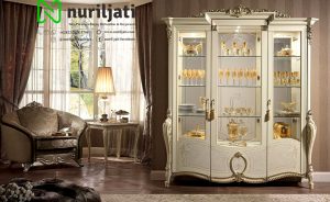 Lemari Hias Ukir Model Eropa Klasik