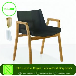 Kursi Cafe Garden Dudukan Warna Hitam