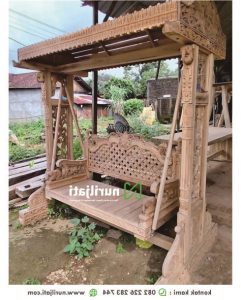 Jual Kursi Goyang Kayu Ukiran Klasik untuk Ruang Tamu