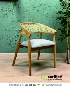 Kursi Rotan Sandaran Lengkung