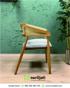 Kursi Rotan Sandaran Lengkung 3
