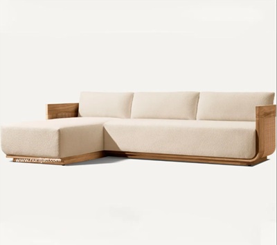 Ilustrasi Sofa Modular Minimalis Rotan Berwarna Krem di Ruang Tamu dengan Pencahayaan Alami