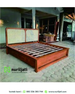 Tempat Tidur Kayu Jati 003