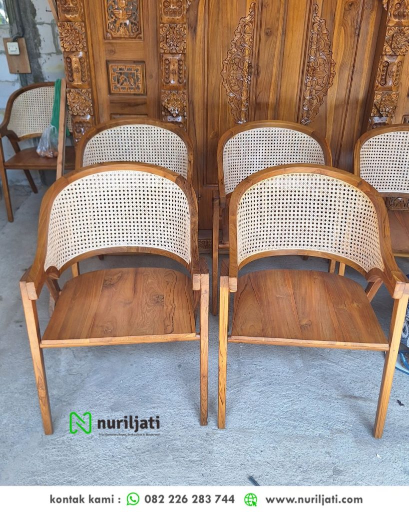 Kursi Kafe Minimalis Kayu Jati Kombinasi Rotan