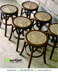 Kursi Stool Kafe Bundar Rotan Modern